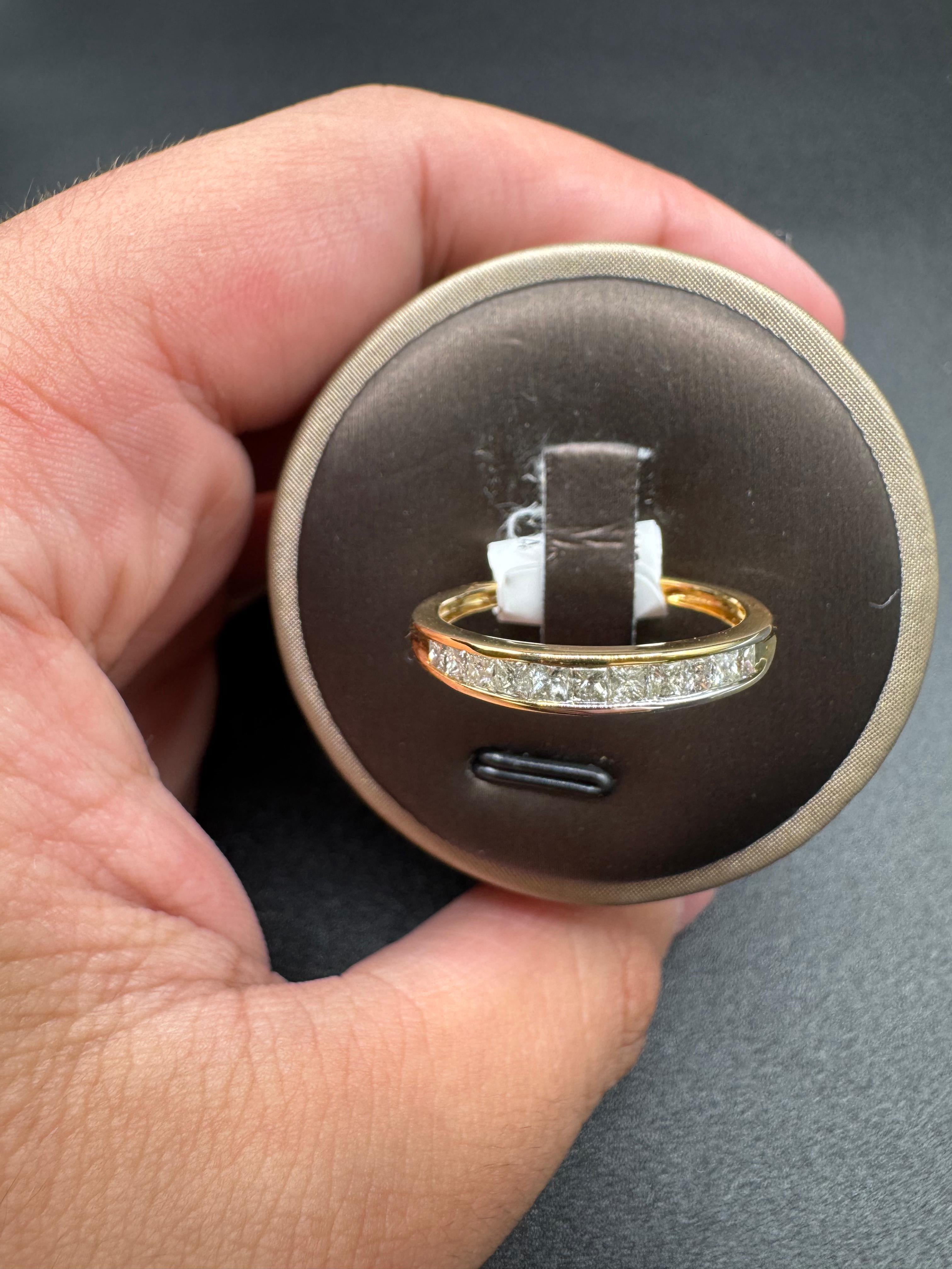 10KT Yellow Gold 0.50CT Diamond Band.