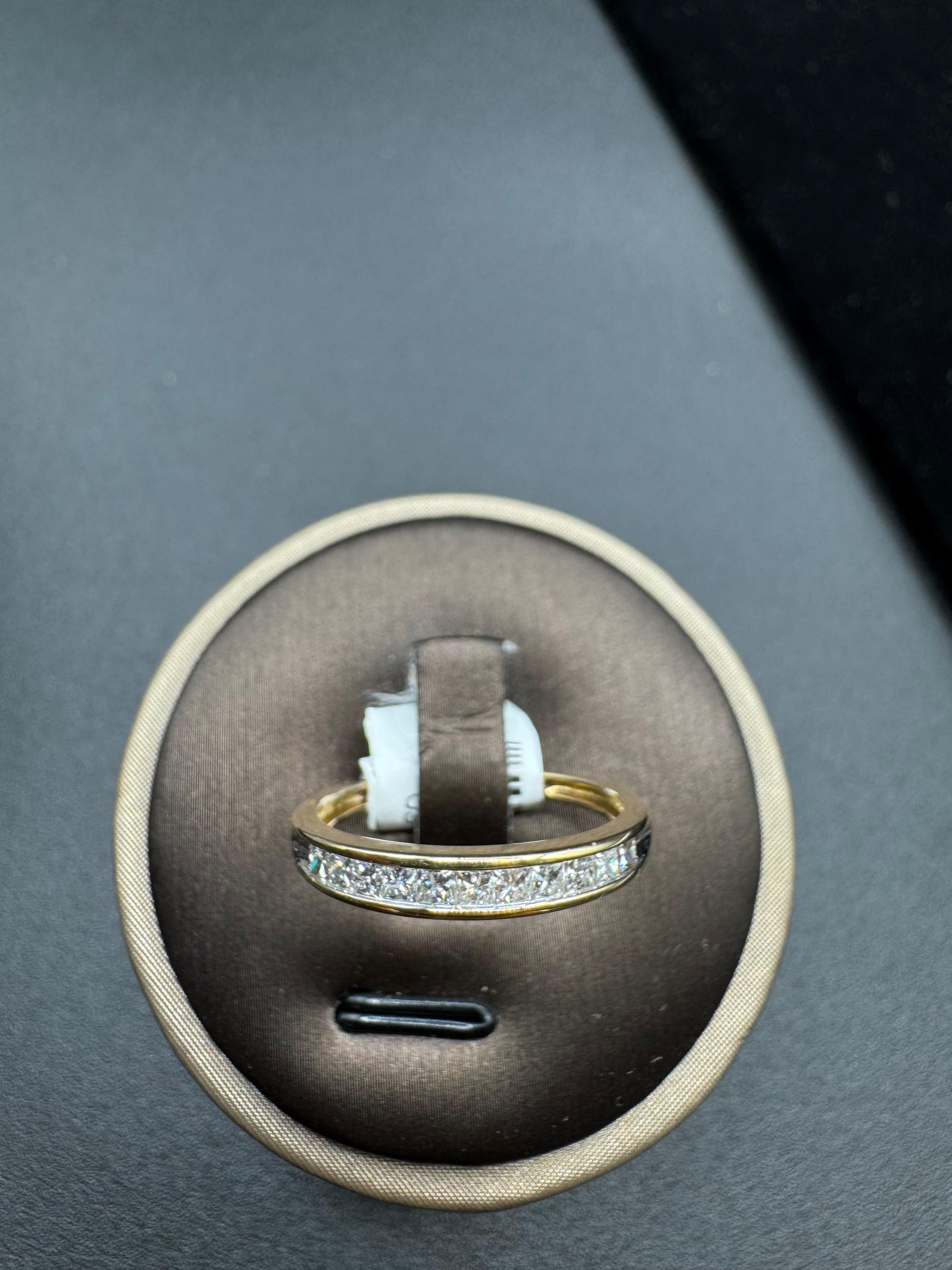 10KT Yellow Gold 0.50CT Diamond Band.