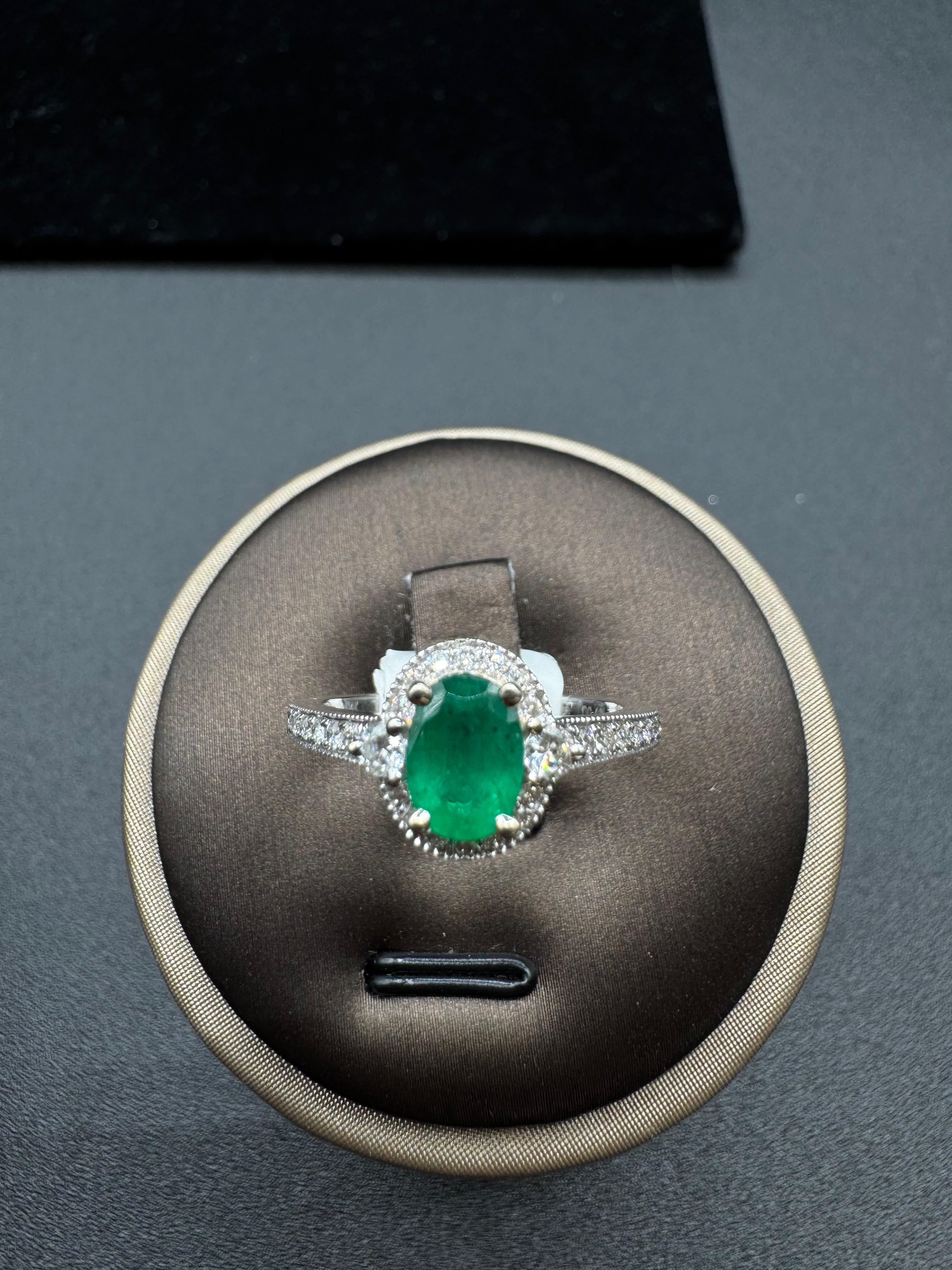14KT White Gold 0.40CT Diamond & 0.79CT EMRALD Birthstone ring.