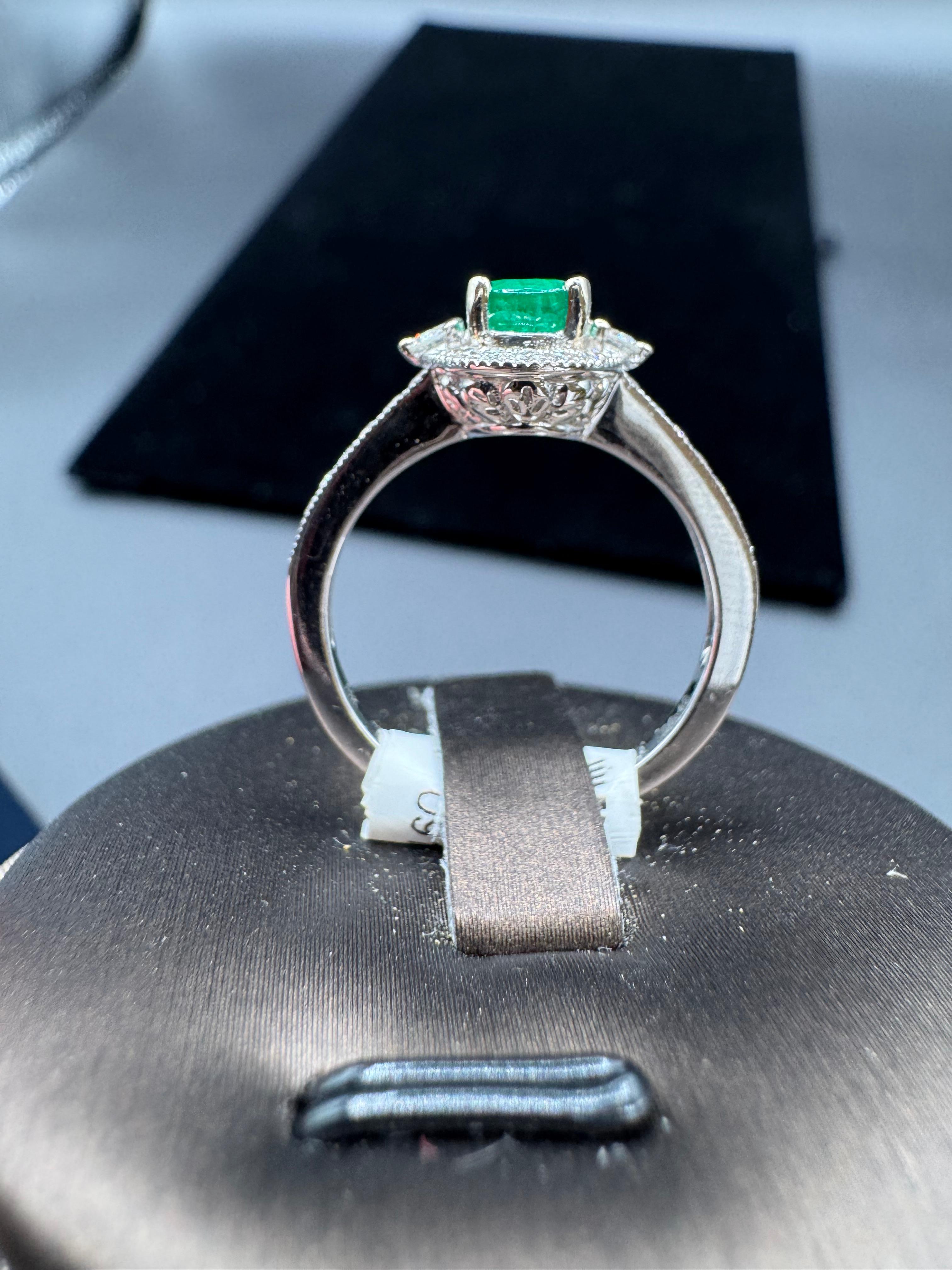 14KT White Gold 0.40CT Diamond & 0.79CT EMRALD Birthstone ring.