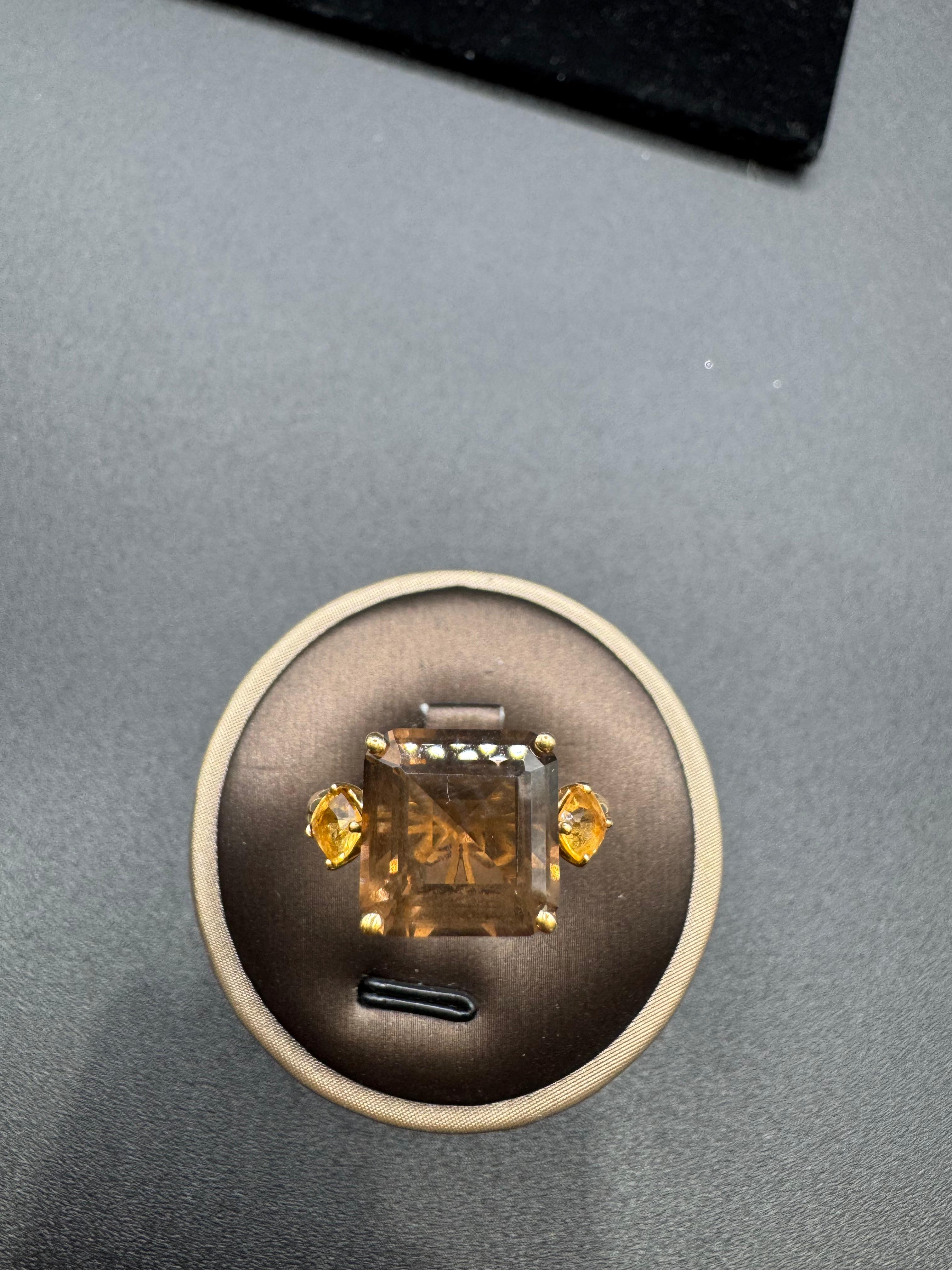18KT Yellow Gold SAPHIRE CITRINE & SMOKEY QUARTZ STONES Ring.
