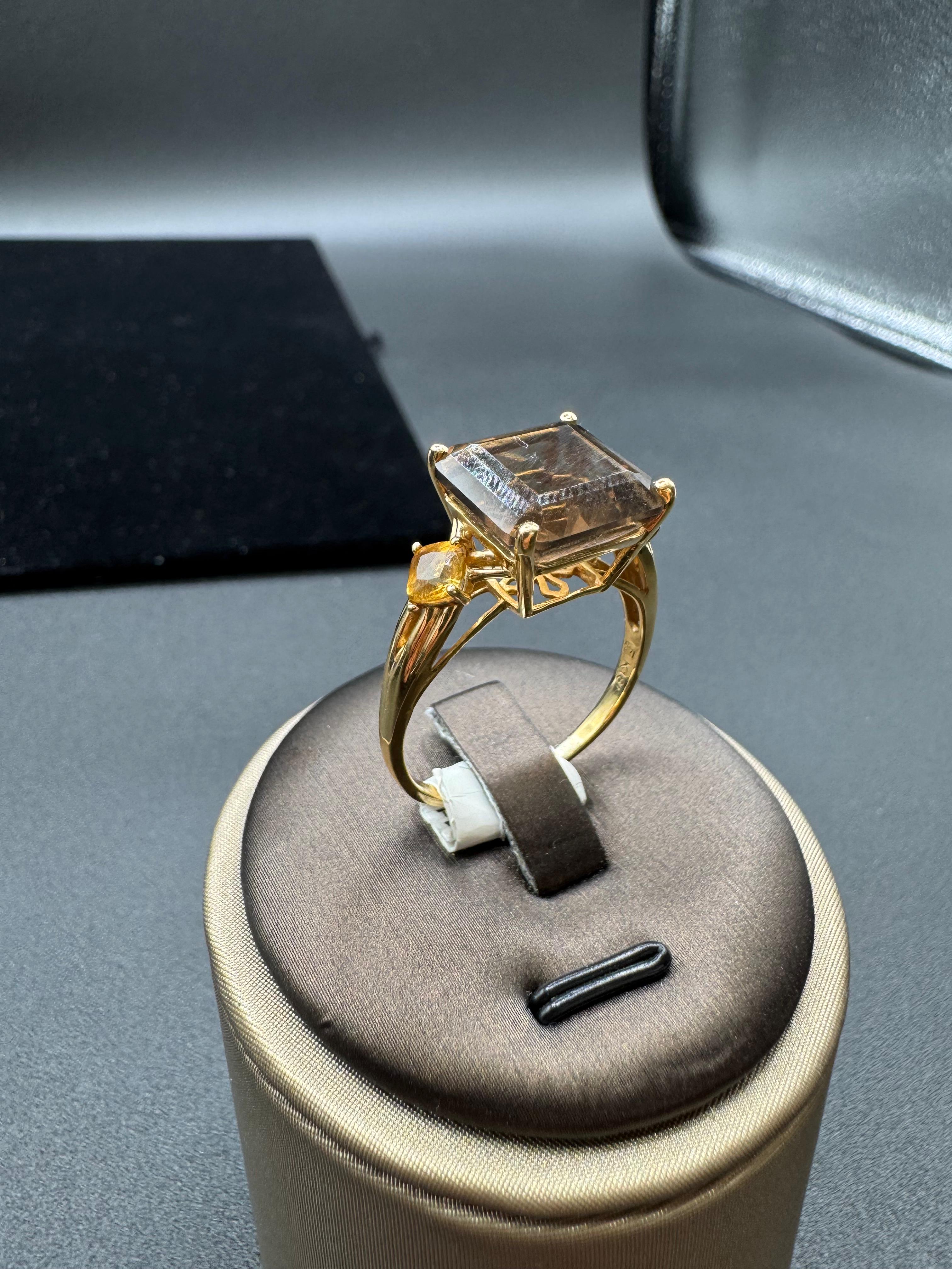18KT Yellow Gold SAPHIRE CITRINE & SMOKEY QUARTZ STONES Ring.