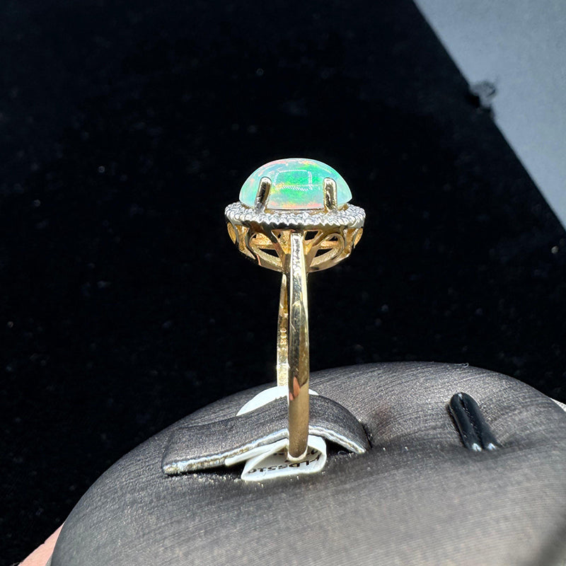 14K YELLOW GOLD 0.12 CT DIAMOND OPAL STONE RING.